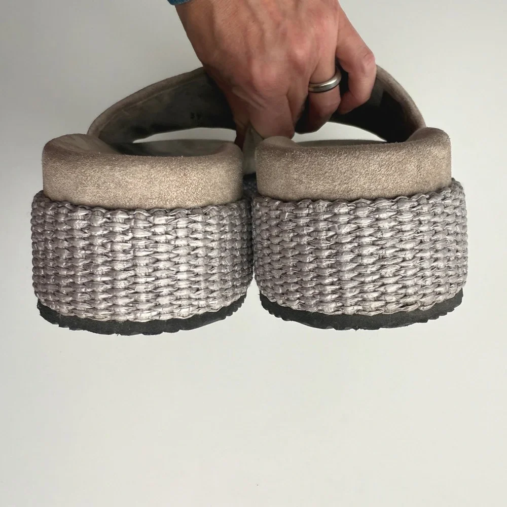 Brunello Cuchinelli EUC Suede Raffia Platform Slide Taupe Gray Sandal EU 39 US 9